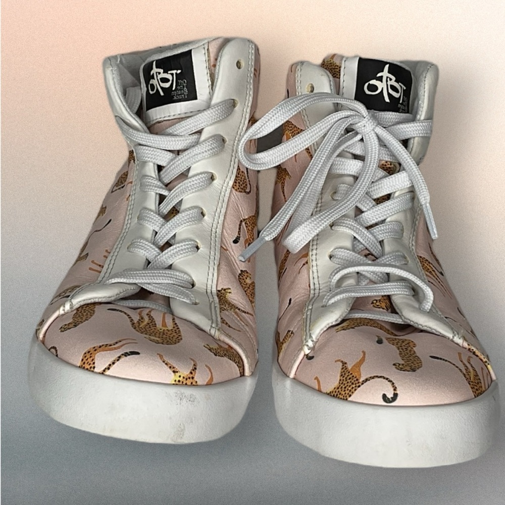 OTBT #10124 Women's Hologram High Top Sneaker Size 7.5M Cheetah (Pink Orange)